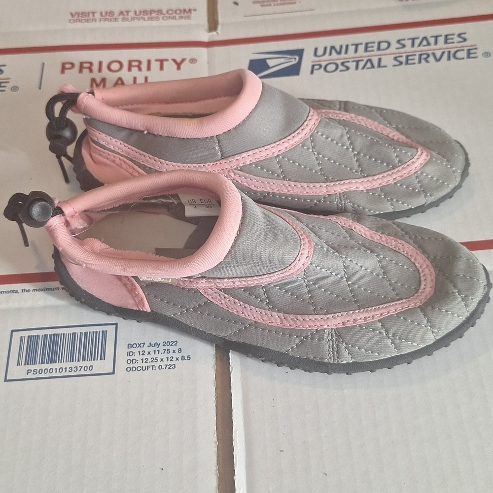 GIRLS WATER SHOES SIZE 2 JUST SPEED